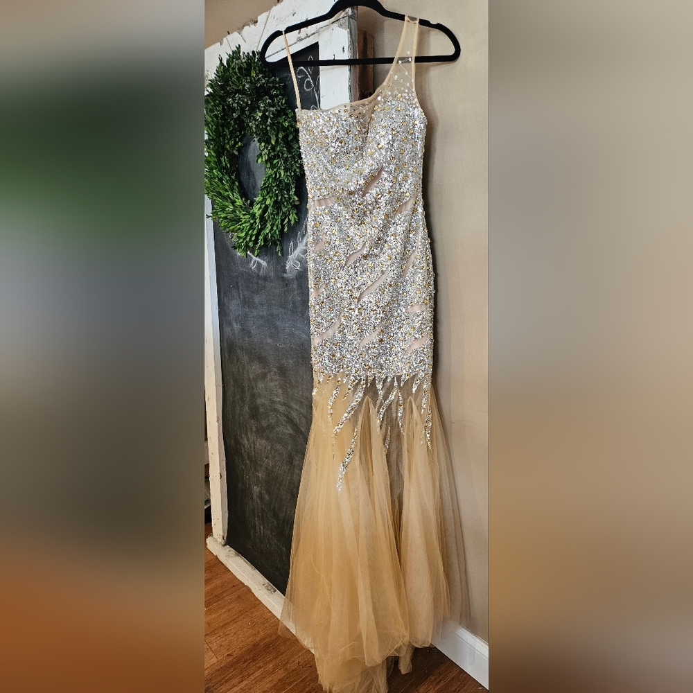Dave & Johnny size 0 long, gold sequined prom,special occasion dress